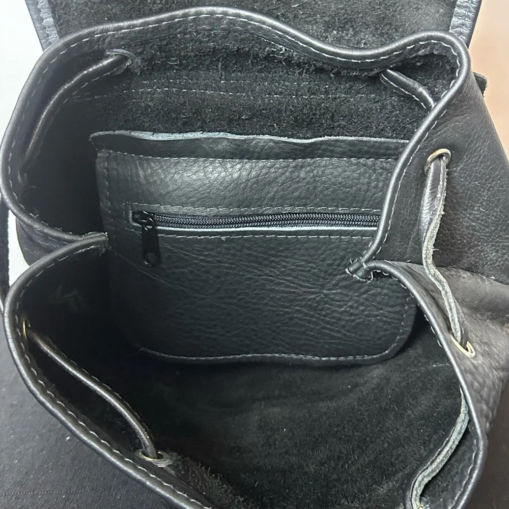 ❗️Mid Size Heavy Duty Black Leather Biker Buckle Backpack - Picture 13 of 16